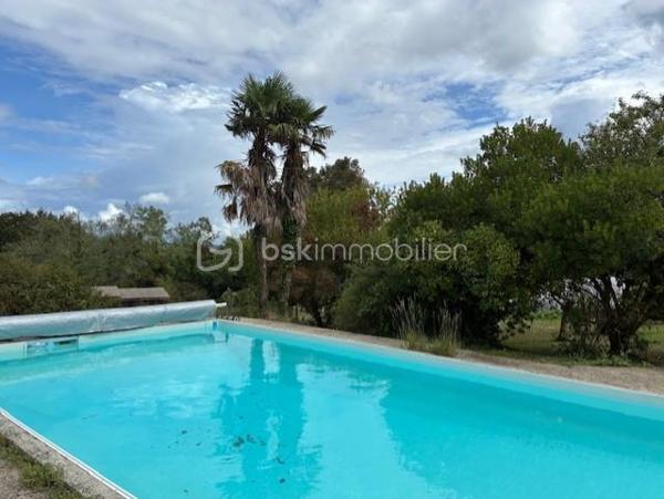 Maison en pierre de 235 m²