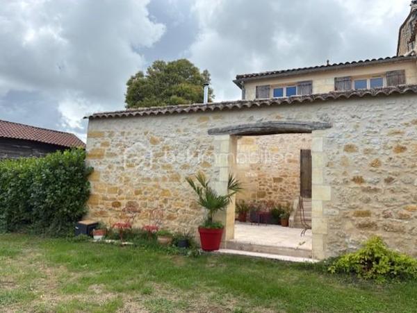 Maison en pierre de 235 m²