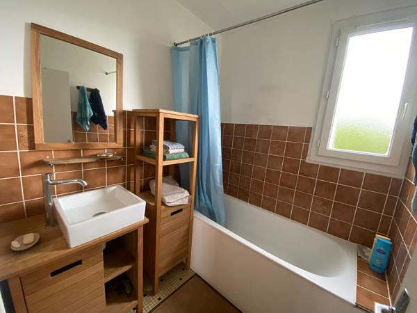 Appartement lumineux avec balcon et garage