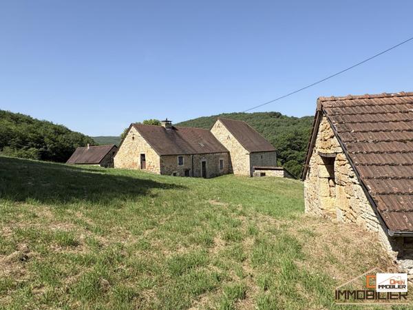 Corps de ferme 170m²- dépendances 230m²- Terrain 9 490m²