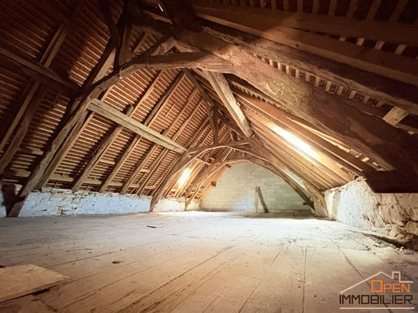 Corps de ferme 170m²- dépendances 230m²- Terrain 9 490m²