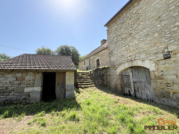 Corps de ferme 170m²- dépendances 230m²- Terrain 9 490m²