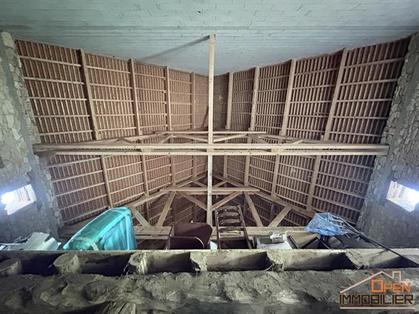 Corps de ferme 170m²- dépendances 230m²- Terrain 9 490m²