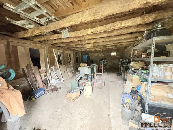 Corps de ferme 170m²- dépendances 230m²- Terrain 9 490m²