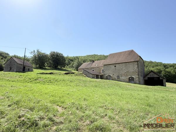 Corps de ferme 170m²- dépendances 230m²- Terrain 9 490m²
