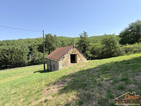 Corps de ferme 170m²- dépendances 230m²- Terrain 9 490m²