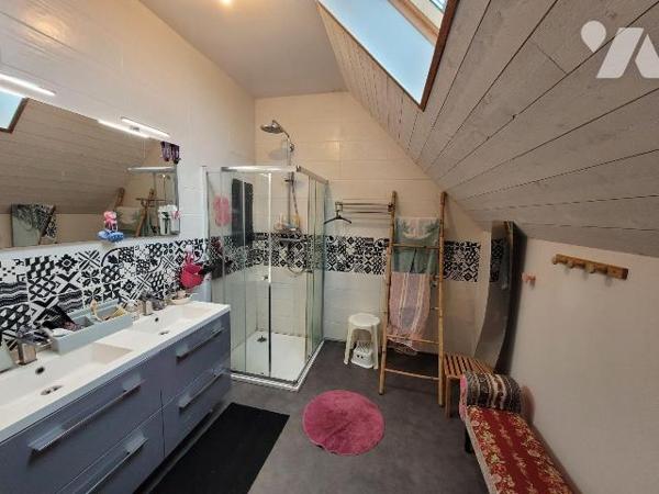 Maison à Vendre à Pleurtuit (35730) en Ille-et-Vilaine (35)

Cette maison dispose d'une surfa...