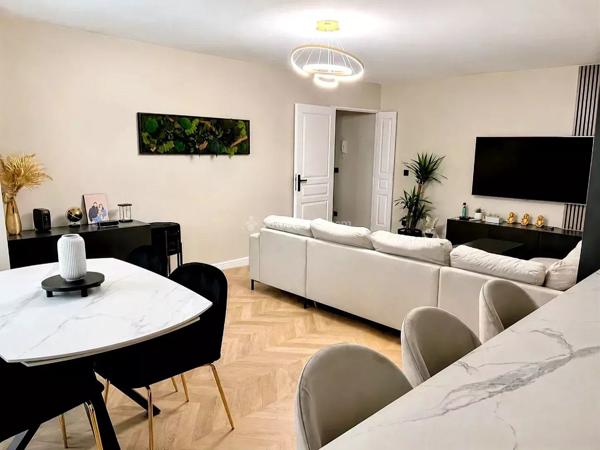 Vente                                                      Appartement
                        
                     3 pièces                      71 m2                     à Chessy