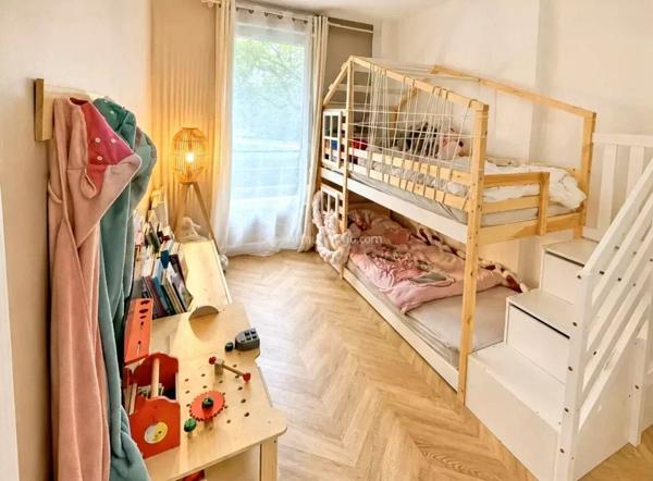 Vente                                                      Appartement
                        
                     3 pièces                      71 m2                     à Chessy