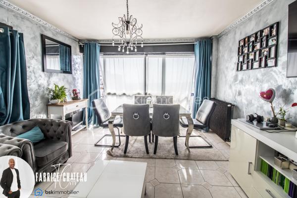 Appartement 3 pièces de 69 m² – Vue dégagée, balcon, cave et parking

Situé au 12ᵉ étage avec ascenseur d’une résidence bien entretenue, ce bel appartement de 69 m² séduit par sa luminosité, ses beaux volumes et sa vue dégagée.

Il comprend une entrée, un séjour lumineux avec accès au balcon, une cuisine équipée, deux chambres, une salle de bains, un WC indépendant ainsi qu’un débarras offrant un espace de rangement supplémentaire.

Vous profiterez également d’une cave et d’une place de parking privative.

La résidence est idéalement située, à proximité des écoles, commerces et transports, pour un quotidien pratique et agréable.

Les + :

 ✔ Vue dégagée
 ✔ Appartement très lumineux
 ✔ Balcon
 ✔ Ascenseur
 ✔ Cave
 ✔ Place de parking
 ✔ Débarras
 ✔ Résidence entretenue
 ✔ Proche de toutes les commodités

À visiter sans tarder !