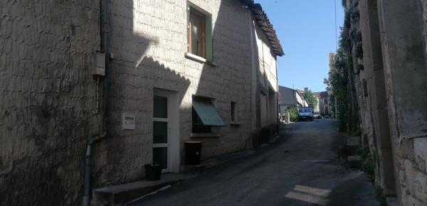 Maison en pierre avec garage — Idéal investissement ou premier achat