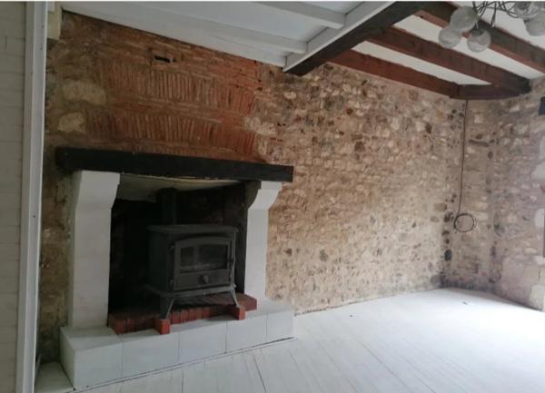 Maison en pierre avec garage — Idéal investissement ou premier achat