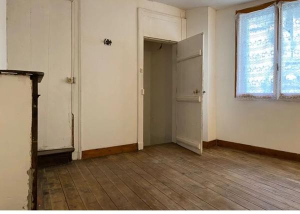 Maison en pierre avec garage — Idéal investissement ou premier achat