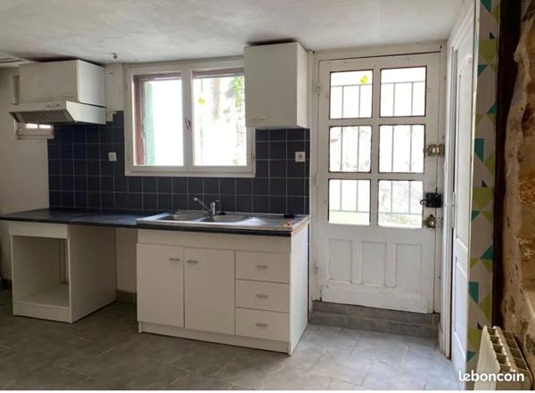 Maison en pierre avec garage — Idéal investissement ou premier achat