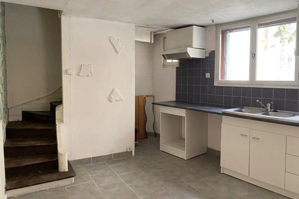 Maison en pierre avec garage — Idéal investissement ou premier achat