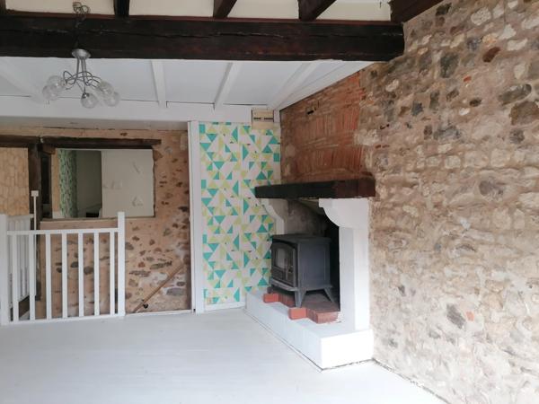 Maison en pierre avec garage — Idéal investissement ou premier achat