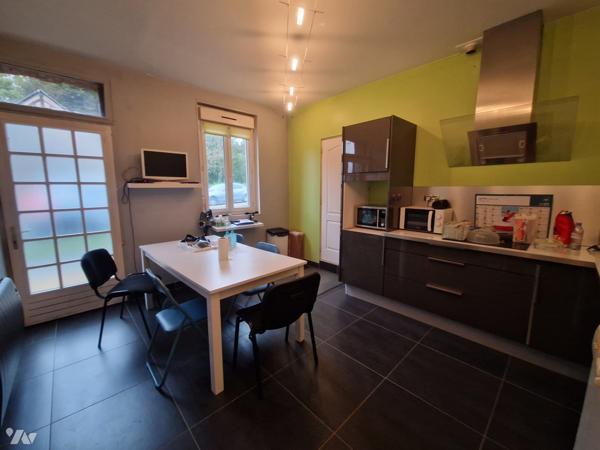 BOIS GUILLAUME, maison en briques d'~78m² sur ~252m² de terrain, 3 chambres,  1 bureau, garage.