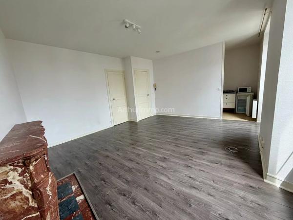 Location                                                      Appartement
                        
                     2 pièces                      44 m2                     à Dinan