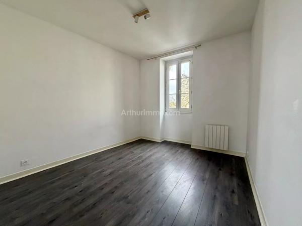 Location                                                      Appartement
                        
                     2 pièces                      44 m2                     à Dinan