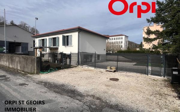 Immeuble à vendre    6 pièces •  Tullins