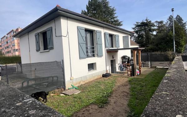 Immeuble à vendre    6 pièces •  Tullins