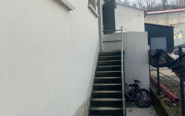 Immeuble à vendre    6 pièces •  Tullins