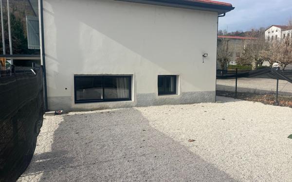 Immeuble à vendre    6 pièces •  Tullins