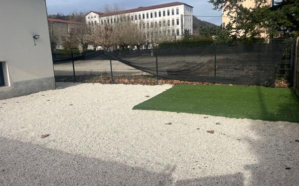 Immeuble à vendre    6 pièces •  Tullins