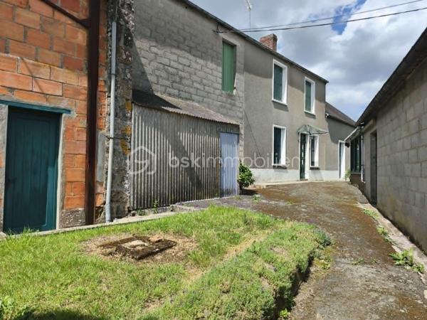 Située dans le bourg de Lignières-Orgères, cette maison offre un beau potentiel d'aménagement ainsi que de grandes dépendances, parfaites pour un artisan ou toute personne ayant besoin d'importants espace de stockage.

La maison se compose au rez-de-chaussée d'un séjour, d'un salon avec cheminée, d'une salle à manger, d'une cuisine, d'un WC ainsi que d'une chaufferie.

A l'étage, vous découvrirez deux chambres ainsi qu'une salle d'eau avec WC.

Côté dépendances, ce bien se distingue par ses volumes : un garage avec porte automatisée, au-dessus combles aménageables, une grande dépendance à usage de stockage et un second garage, deux atelier.

Vous profiterez à l'extérieur, d'une cour, d'une véranda et un jardin non attenant pour cultiver vos légumes.

Le bien est raccordé au tout à l'égout.

Des travaux de rénovation intérieur sont à prévoir, laissant libre cours à vos envies et vos projets.

Une opportunité pour les amateurs de rénovation ou les professionnels à la recherche d'un bien alliant habitation et espace de travail.

Pour plus d'informations ou organiser une visite, contactez moi !