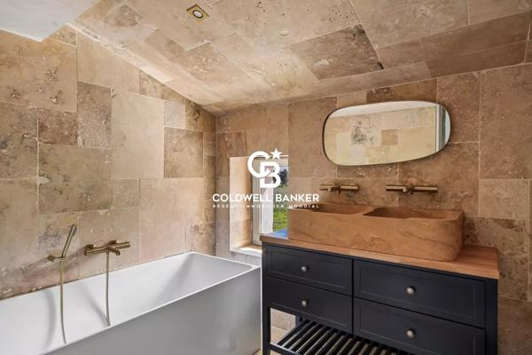 Mas 8 pièces à vendre Le Muy - 83490 / Réf: 21959-VD