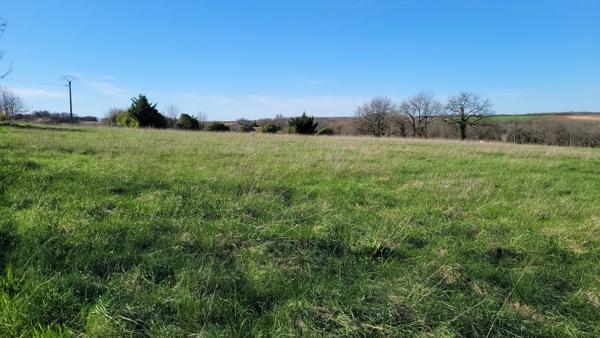 Terrain constructible avec vue dégagée à 200 m du centre de Roquecor
