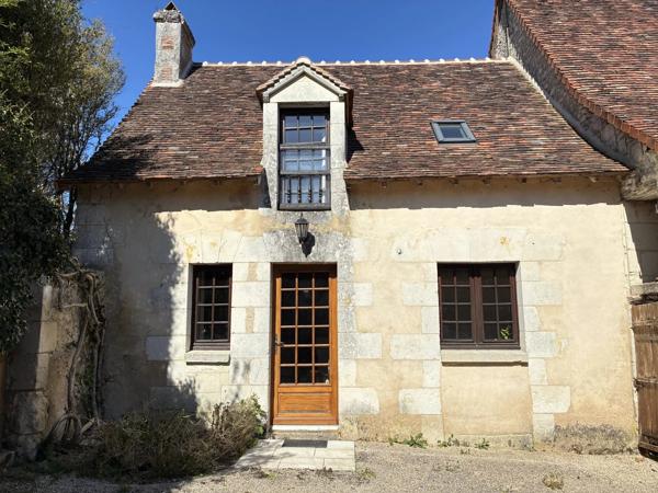 Manoir du 14ème siècle, gîte, grandes dépendances et terrain.