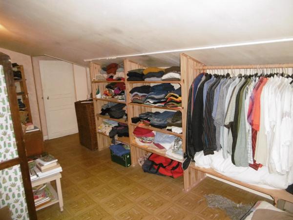 Propriété de caractère dans un hameau