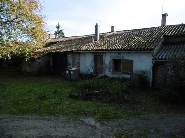 Propriété de caractère dans un hameau