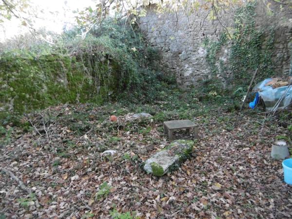 Propriété de caractère dans un hameau