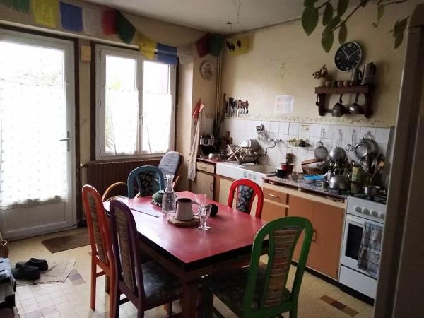Propriété de caractère dans un hameau