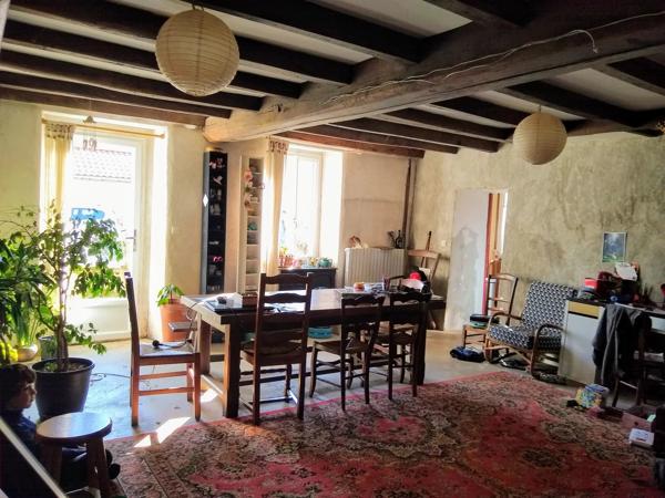 Propriété de caractère dans un hameau