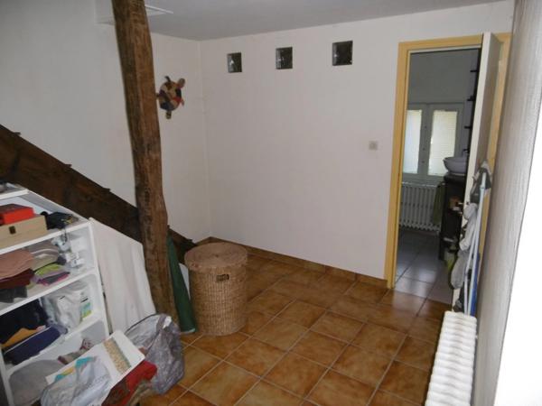 Propriété de caractère dans un hameau