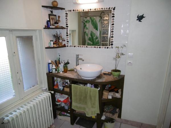 Propriété de caractère dans un hameau