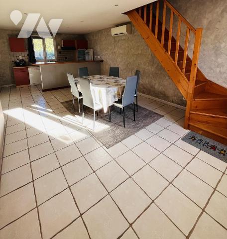 DOLE - 2 MAISONS ET UNE PISCINE