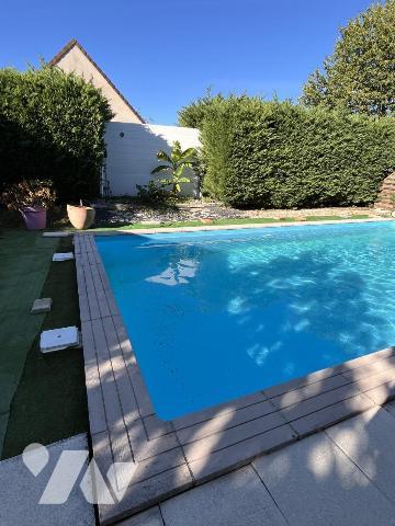 DOLE - 2 MAISONS ET UNE PISCINE