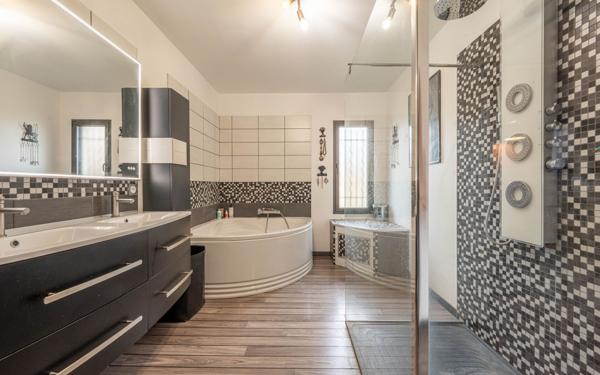 Maison à vendre    6 pièces •  Calvisson