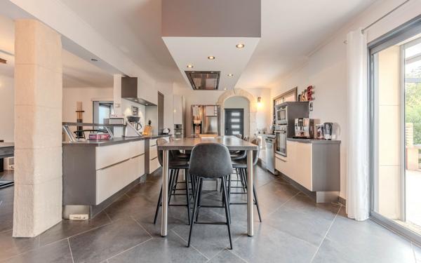 Maison à vendre    6 pièces •  Calvisson