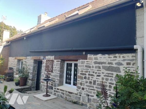 ENSEMBLE IMMOBILIER RARE SUR LE MARCHÉ ! 
Edifié sur un terrain de 4150 m² environ cet ensembl...