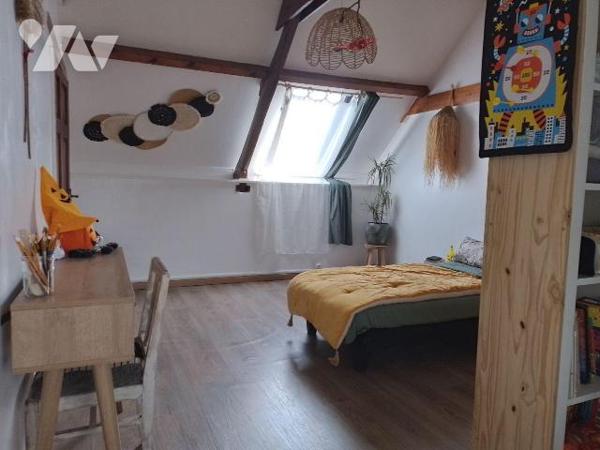 ENSEMBLE IMMOBILIER RARE SUR LE MARCHÉ ! 
Edifié sur un terrain de 4150 m² environ cet ensembl...