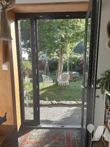 ENSEMBLE IMMOBILIER RARE SUR LE MARCHÉ ! 
Edifié sur un terrain de 4150 m² environ cet ensembl...