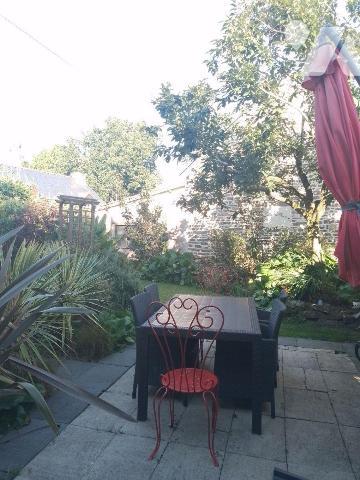 ENSEMBLE IMMOBILIER RARE SUR LE MARCHÉ ! 
Edifié sur un terrain de 4150 m² environ cet ensembl...