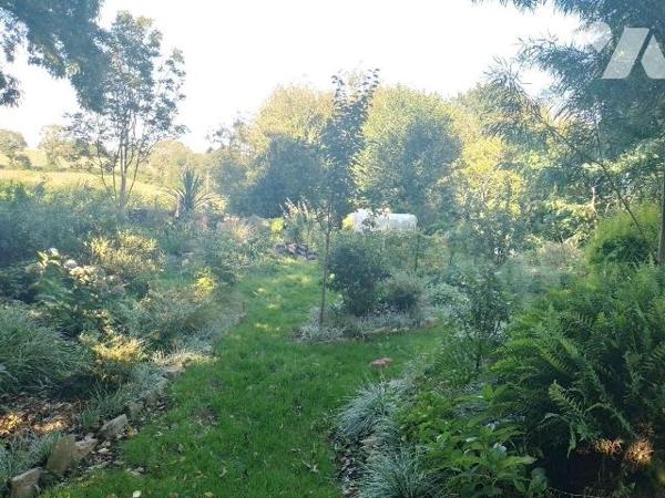 ENSEMBLE IMMOBILIER RARE SUR LE MARCHÉ ! 
Edifié sur un terrain de 4150 m² environ cet ensembl...