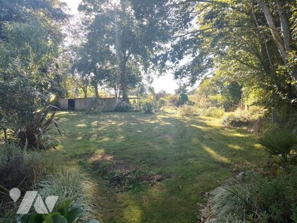 ENSEMBLE IMMOBILIER RARE SUR LE MARCHÉ ! 
Edifié sur un terrain de 4150 m² environ cet ensembl...