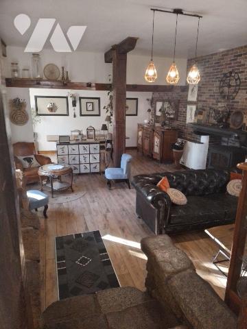 ENSEMBLE IMMOBILIER RARE SUR LE MARCHÉ ! 
Edifié sur un terrain de 4150 m² environ cet ensembl...